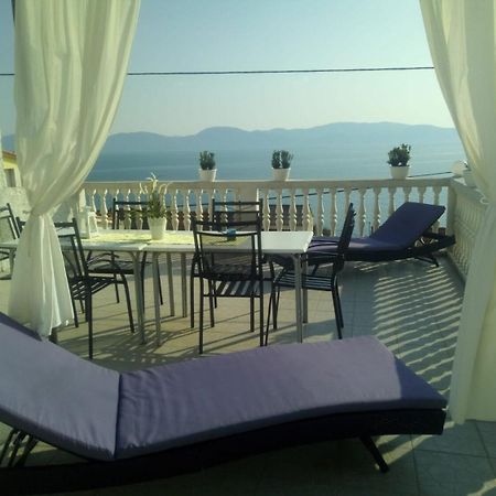 Apartment Jure Брист Екстериор снимка