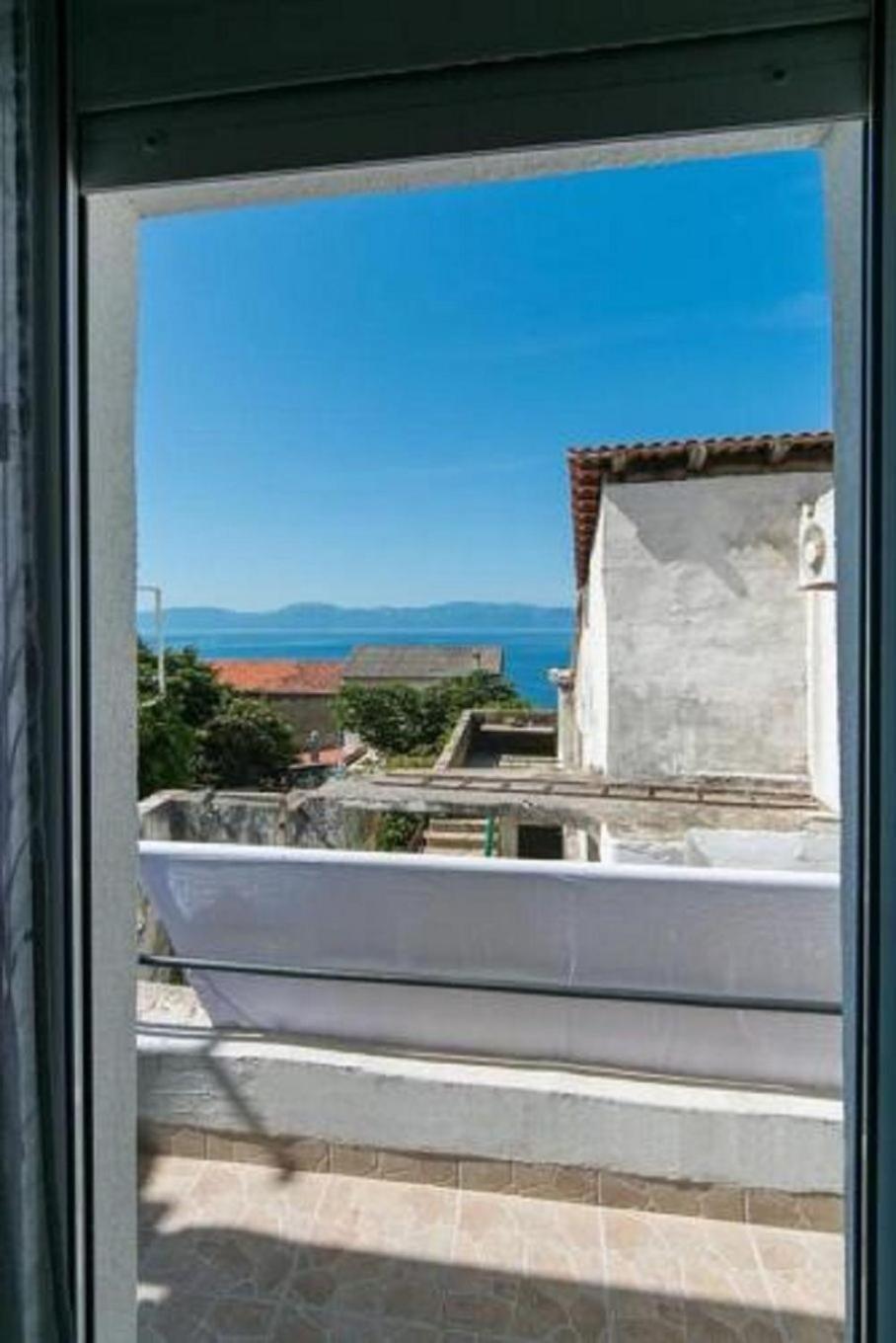 Apartment Jure Брист Екстериор снимка