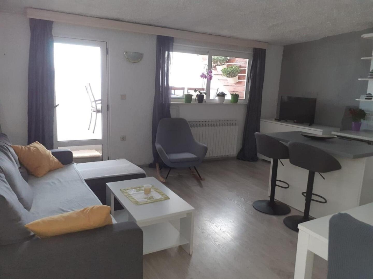 Apartment Jure Брист Екстериор снимка