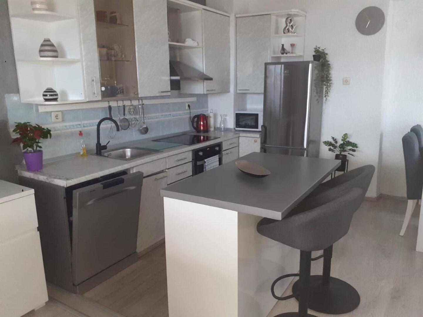 Apartment Jure Брист Екстериор снимка
