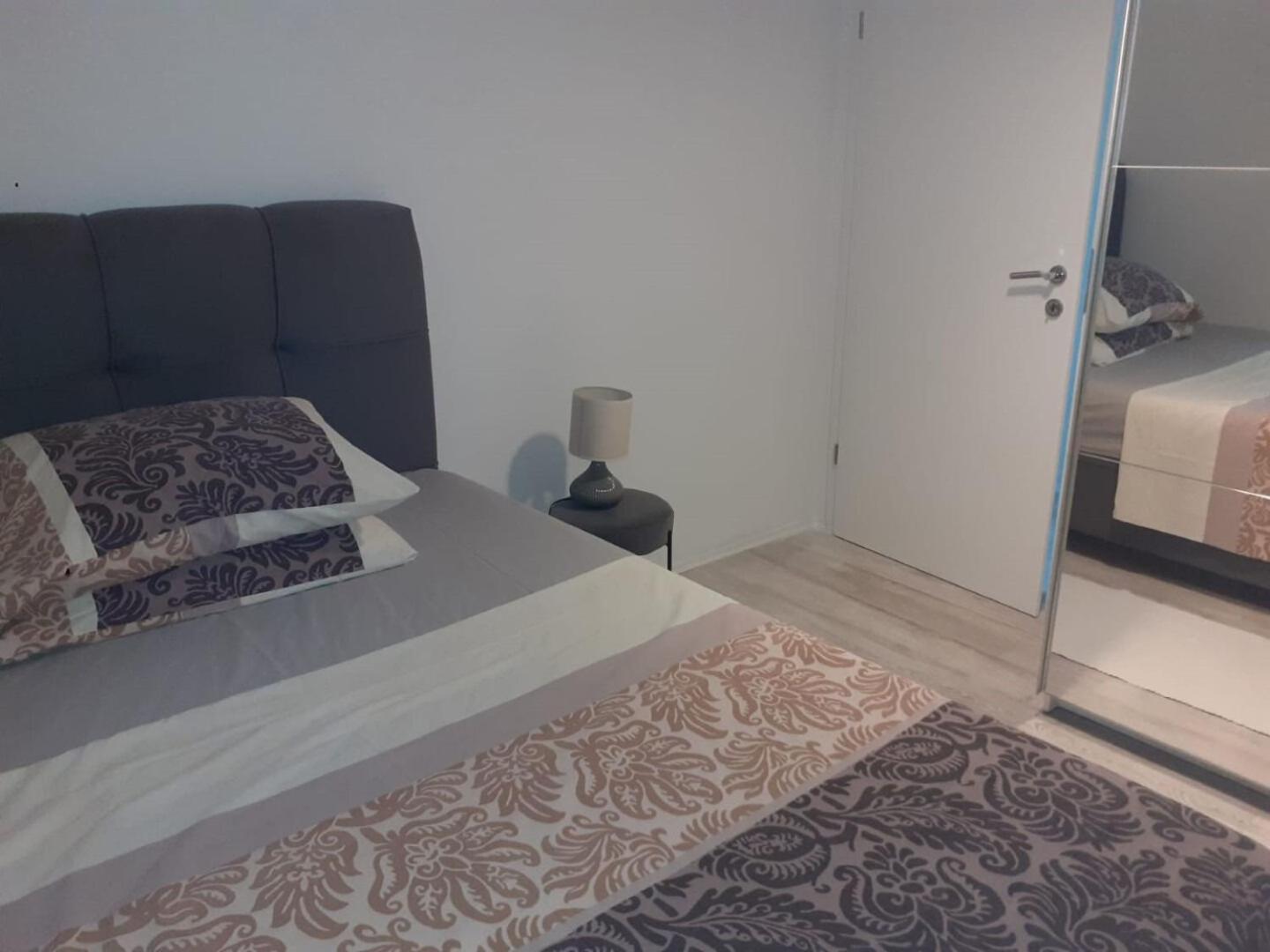 Apartment Jure Брист Екстериор снимка