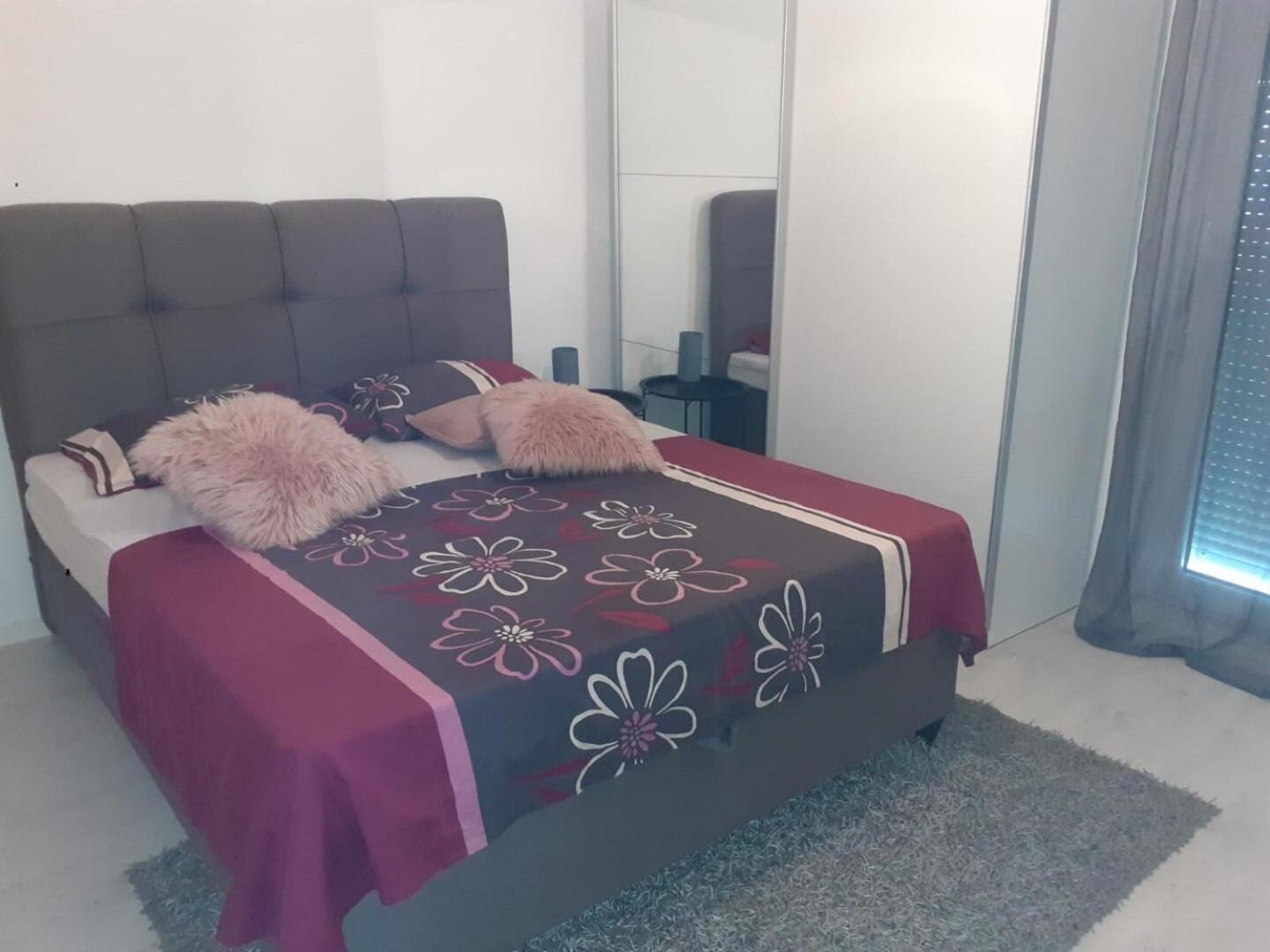 Apartment Jure Брист Екстериор снимка
