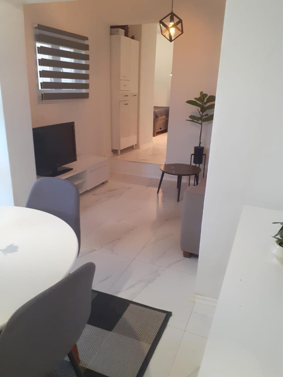 Apartment Jure Брист Екстериор снимка