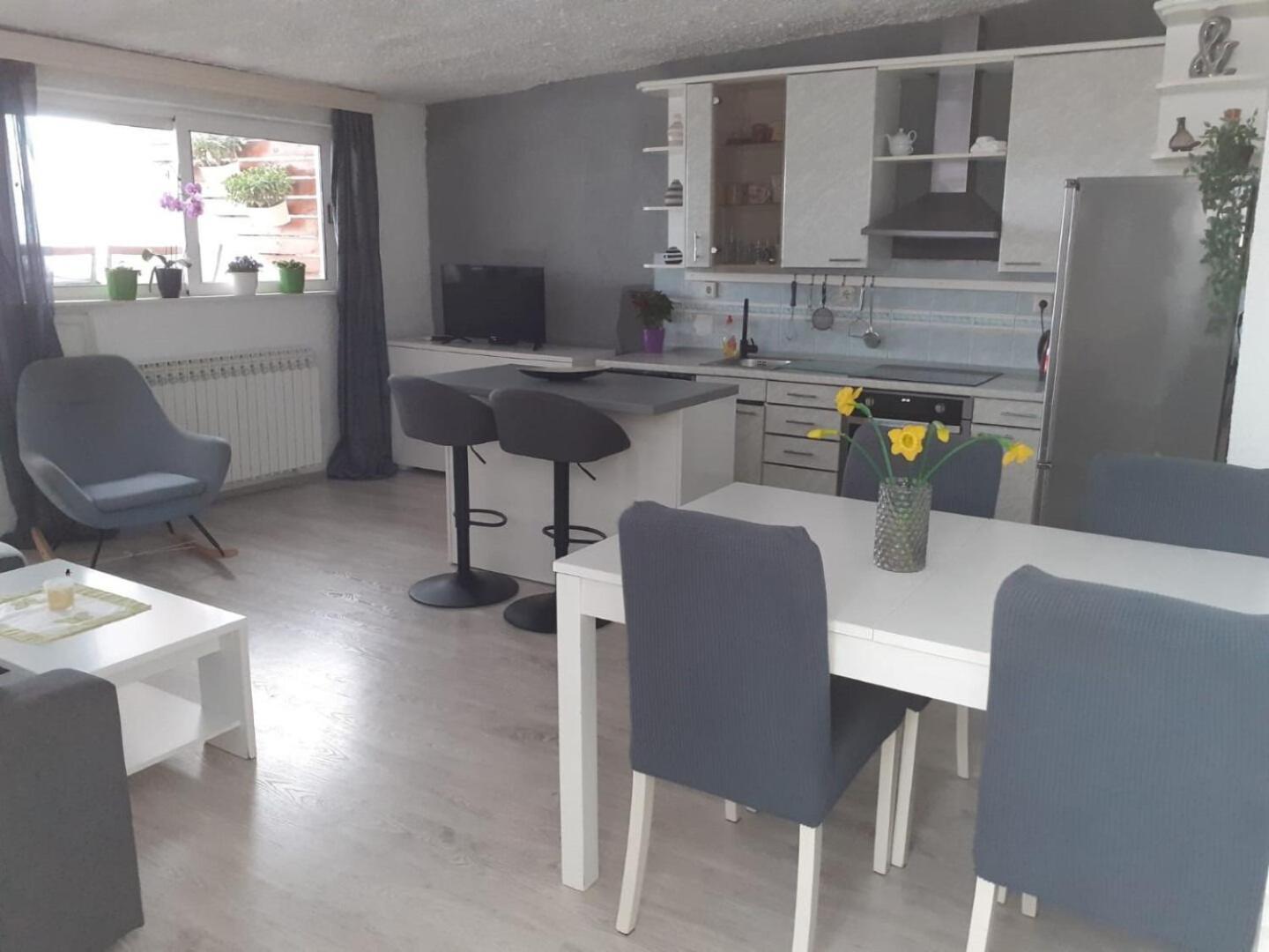 Apartment Jure Брист Екстериор снимка